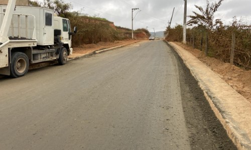 Prefeitura de Volta Redonda leva novo asfalto à Estrada da Usina, no bairro Roma